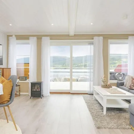 Stunning In I Romsdal בית נופש Eidsvåg