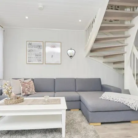 Holiday home Gorgeous In I Romsdal With Kitchen