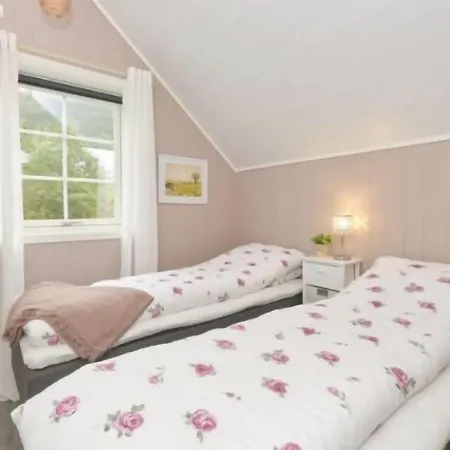 Holiday home Gorgeous In I Romsdal With Kitchen
